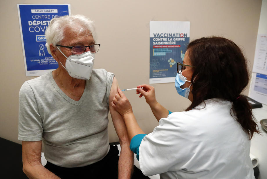 U Francuskoj vakcinisan milion građana